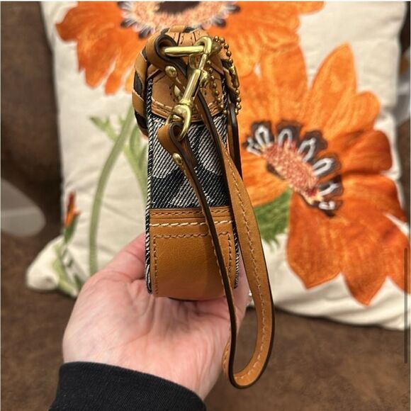 COACH BLEECKER VACHETTA FLORAL APPLIQUÉ& DENIM SIGNATURE WRISTLET LT ED EUC 2007 - Picture 7 of 17